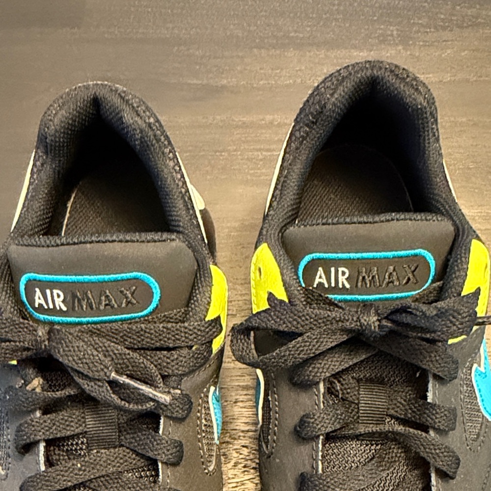 Nike Air Max IVO Sneakers - Black - Picture 2 of 6